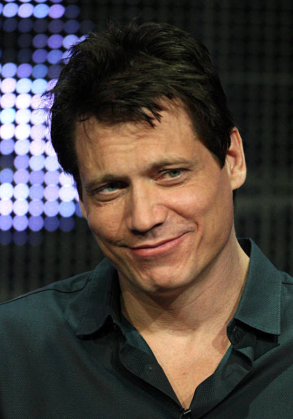 Holt McCallany
