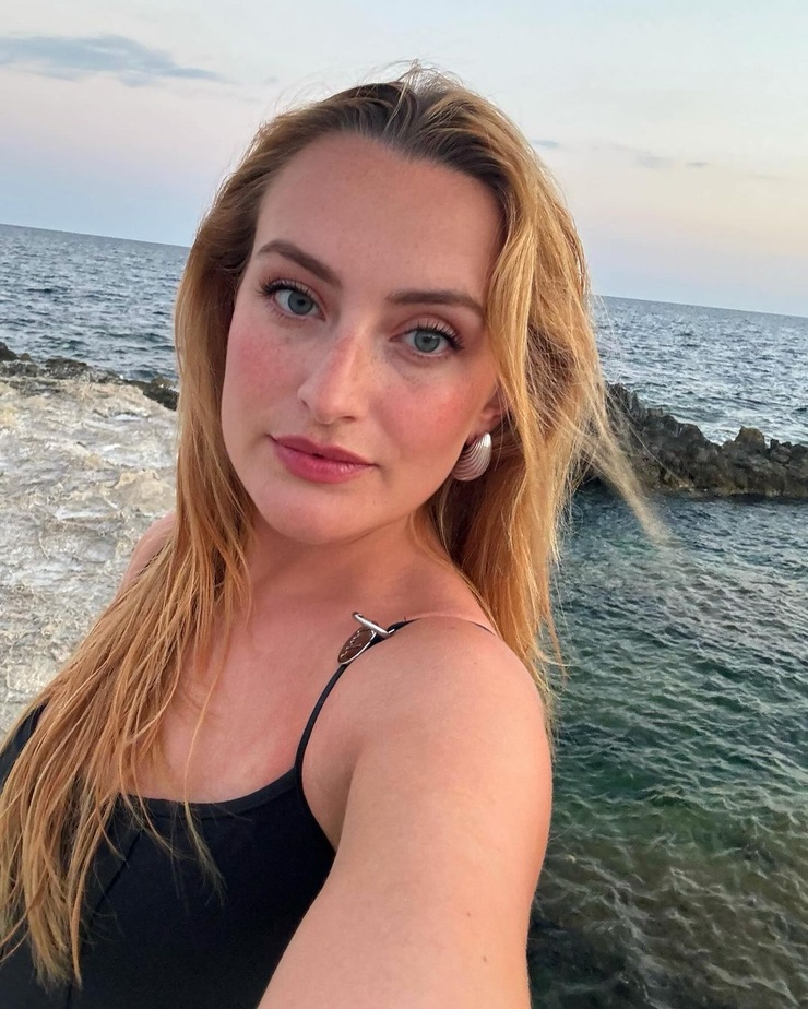 Amelia Dimoldenberg