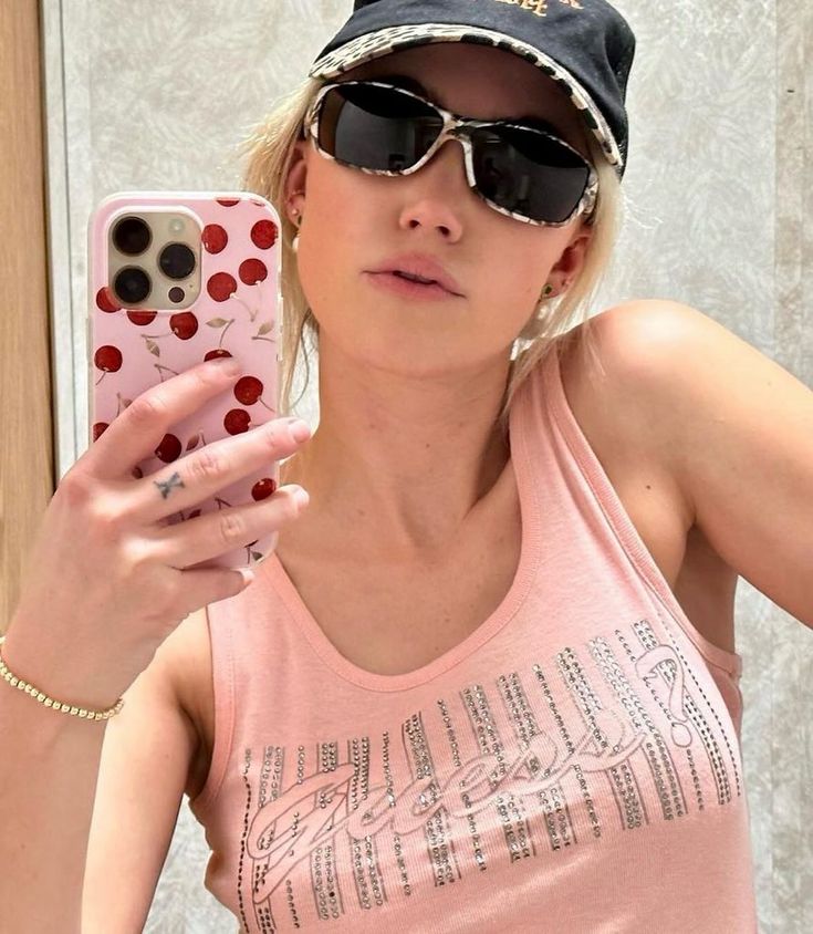 Maika Monroe Maika Monroe