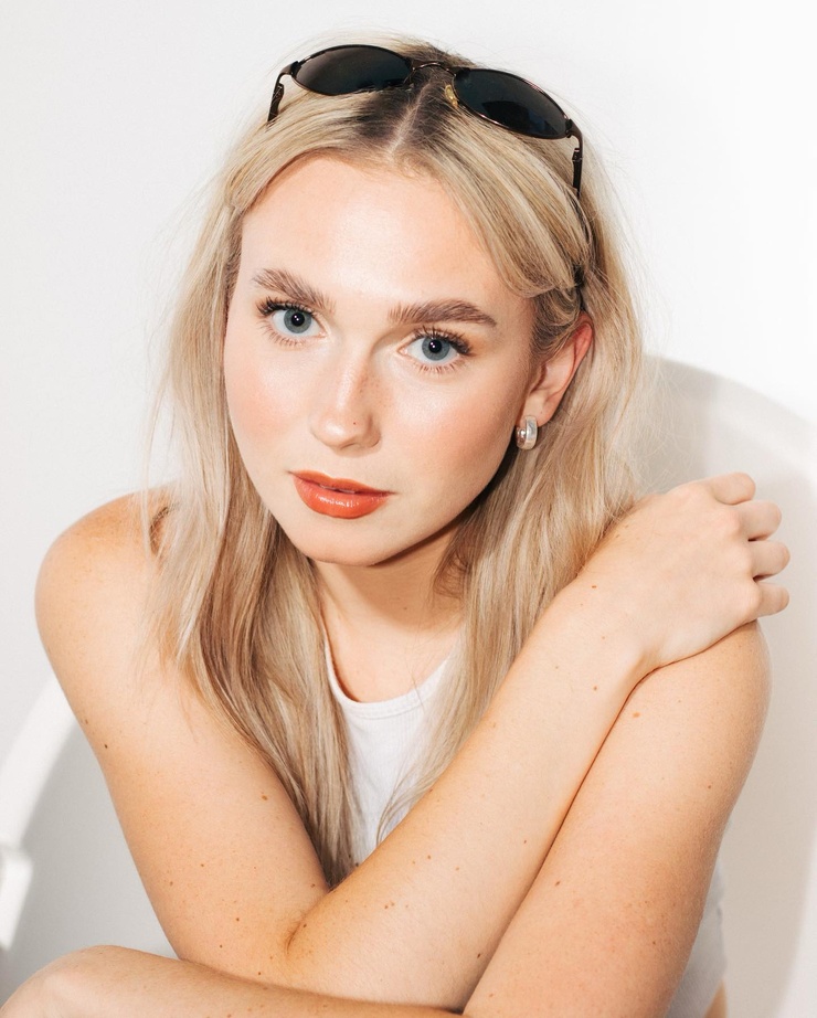 Veronika Slowikowska Veronika Slowikowska
