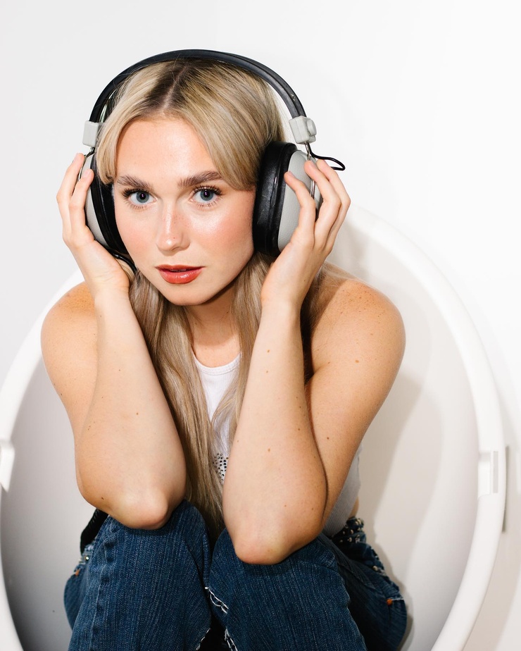 Veronika Slowikowska Veronika Slowikowska
