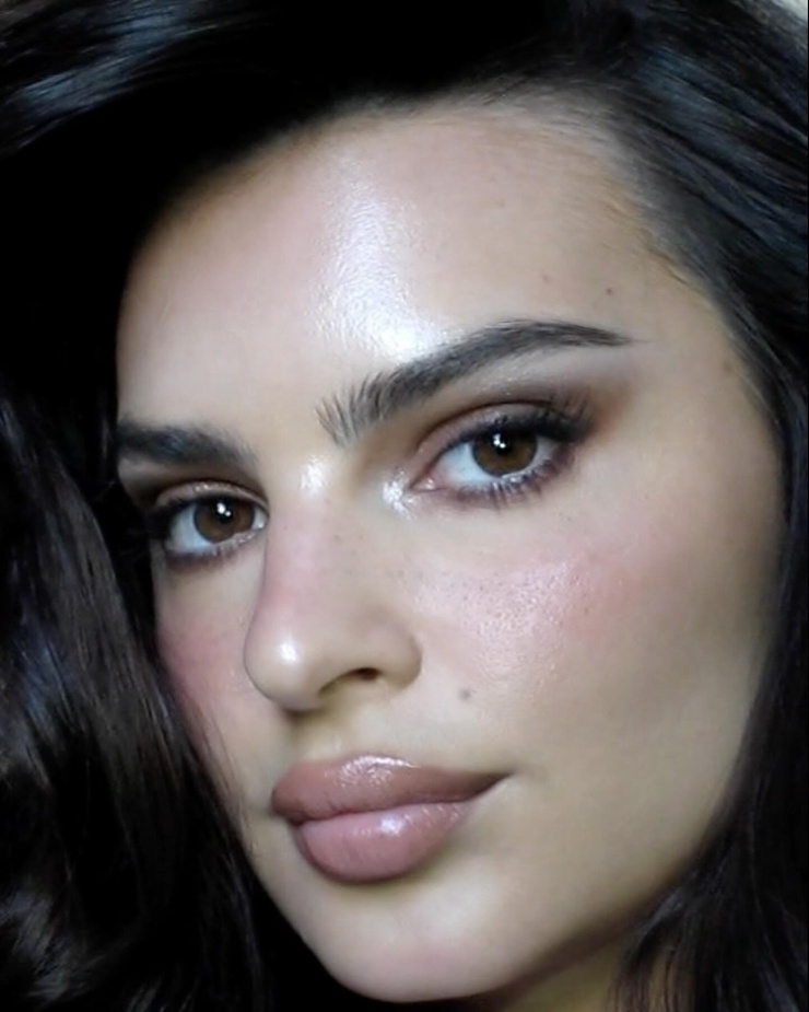Emily Ratajkowski