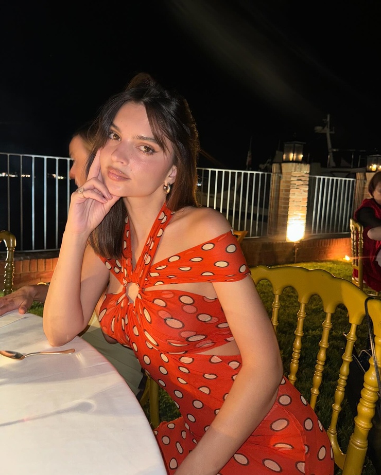 Emily Ratajkowski