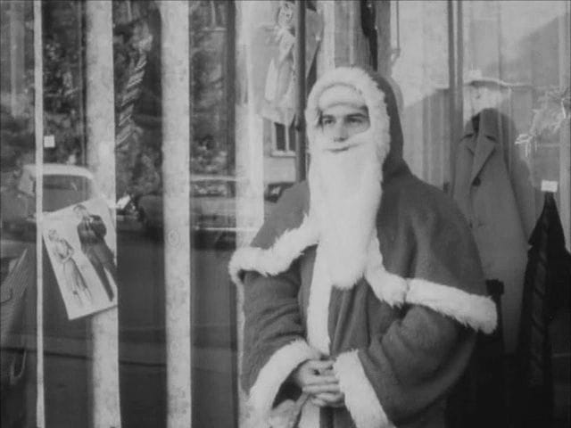 Le père Noël a les yeux bleus