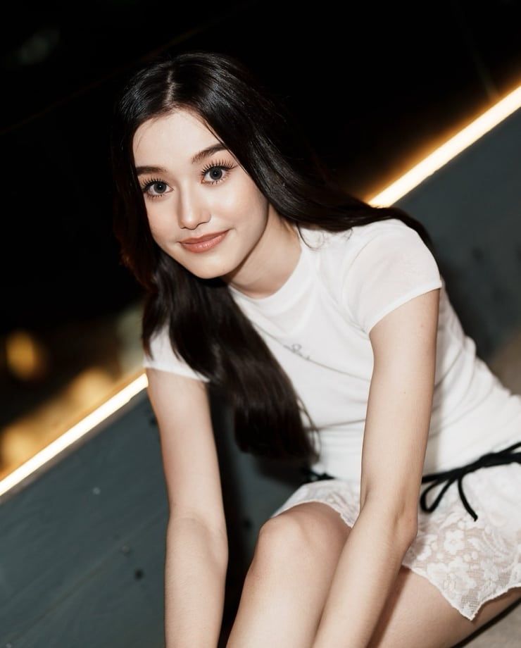 Moly Groves