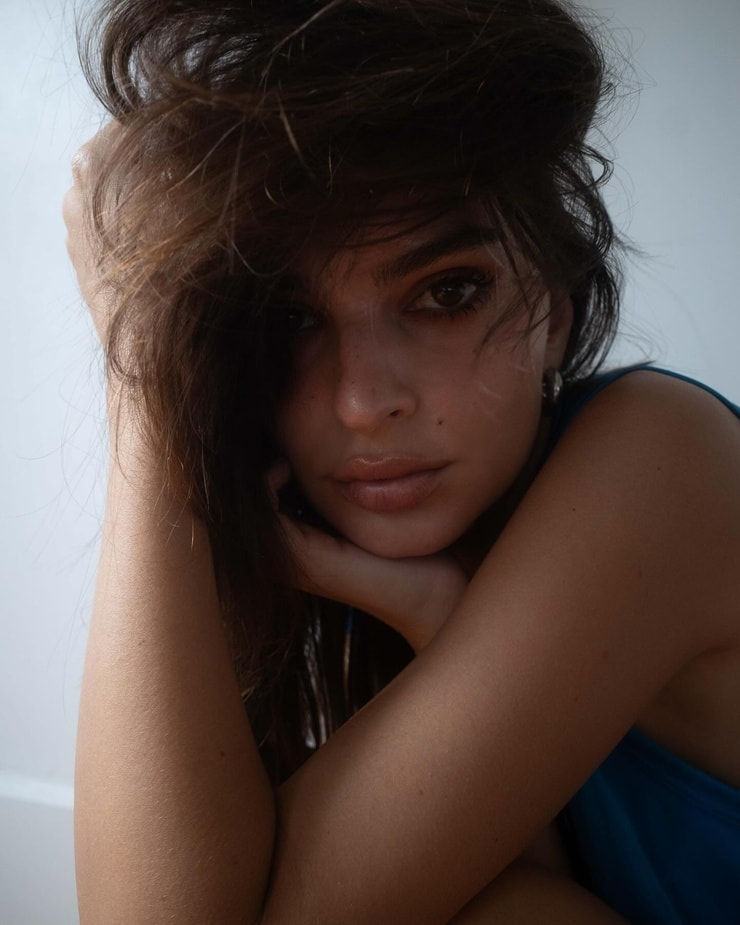 Emily Ratajkowski Image