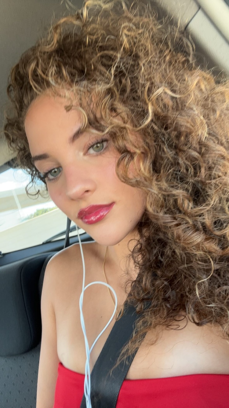 Sofie Dossi