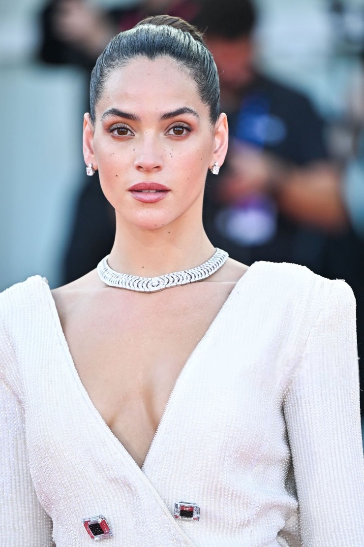 Adria Arjona Adria Arjona