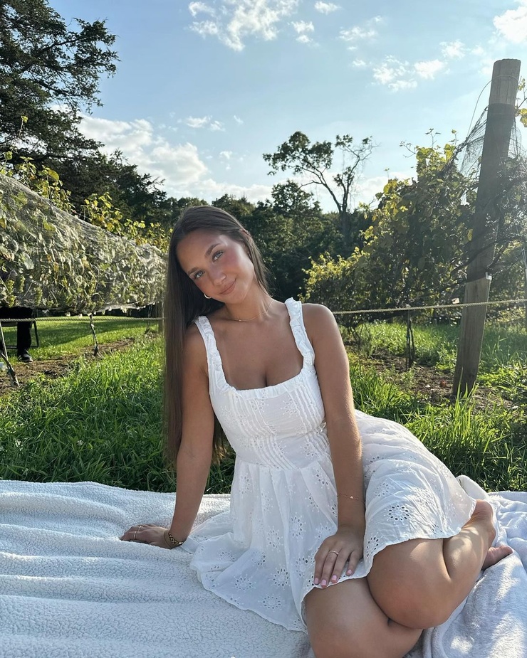 Stephanie Zustovich image