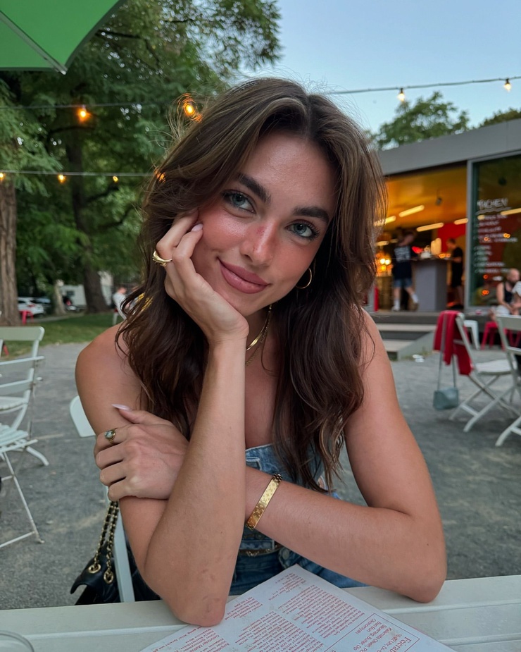 Charleen Weiss Charleen Weiss
