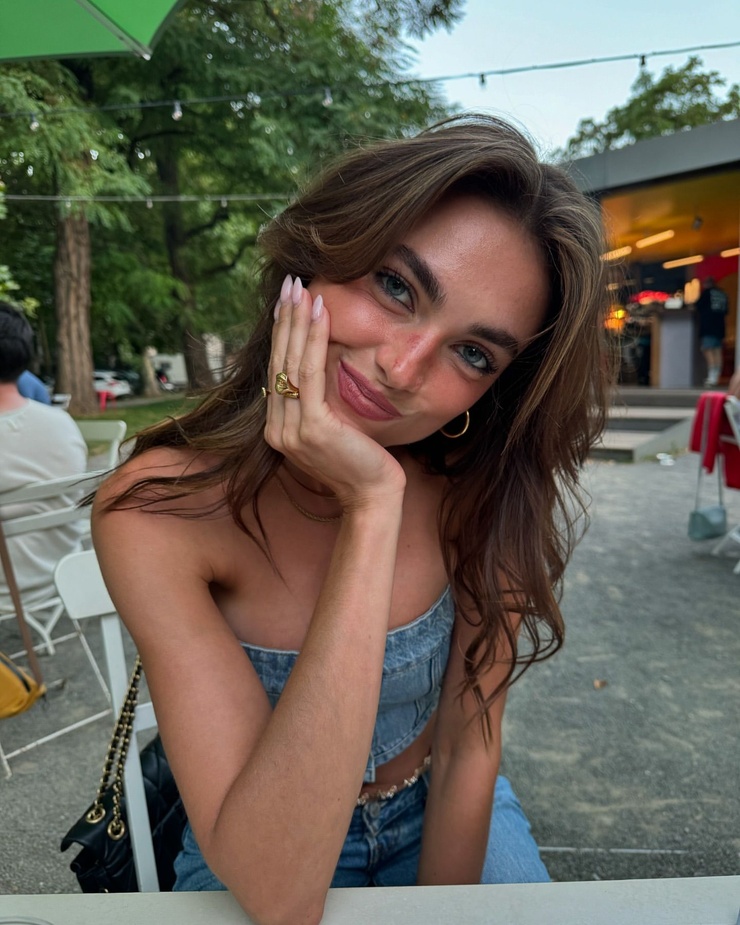 Charleen Weiss Charleen Weiss