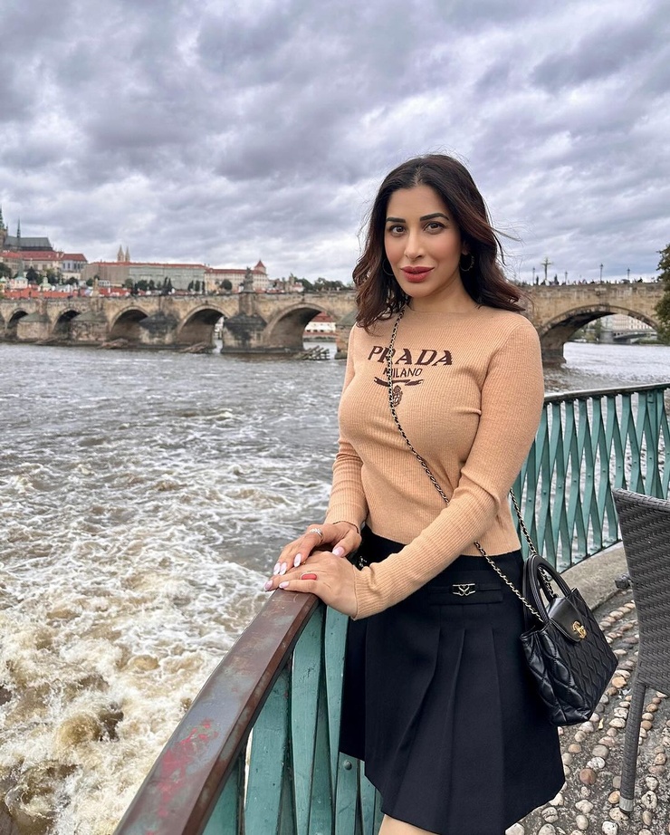 Sophie Choudry