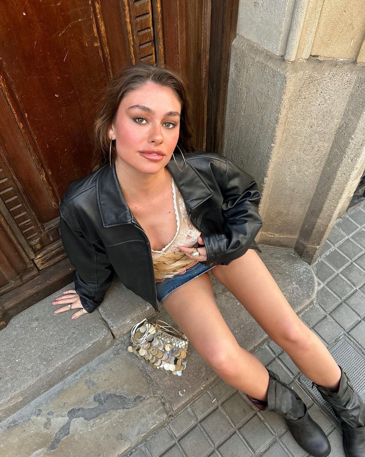 Aimee Logan model
