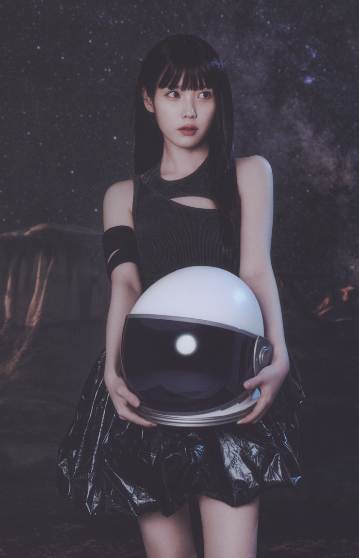 IU