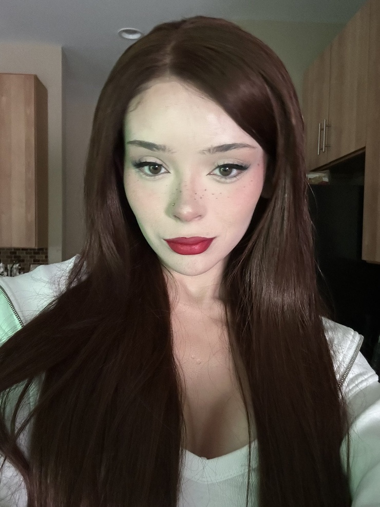 Samantha Lux image