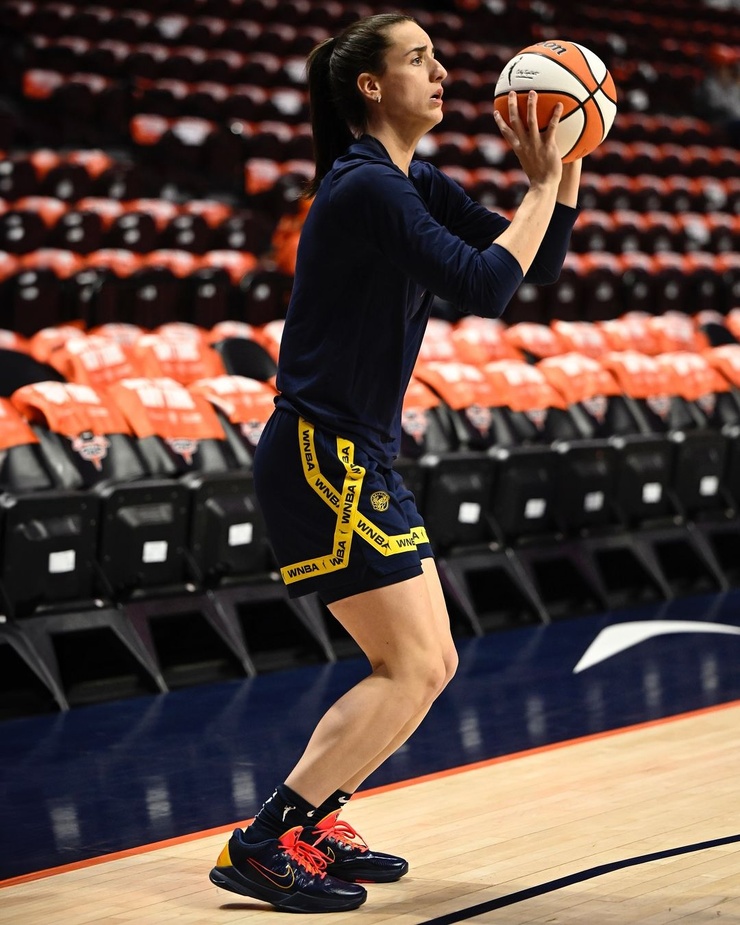 Caitlin Clark (ii)