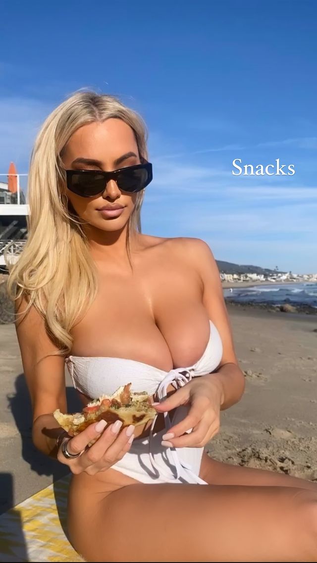Lindsey Pelas