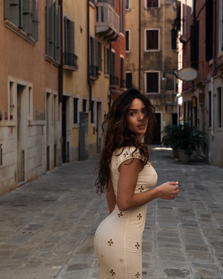 Adria Arjona Adria Arjona