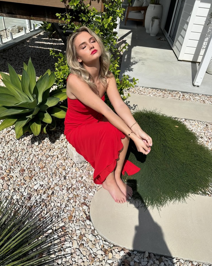 Chelsea Mayer