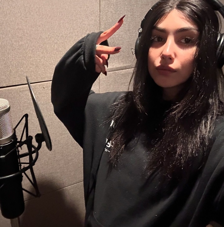 Alexa Mansour Alexa Mansour