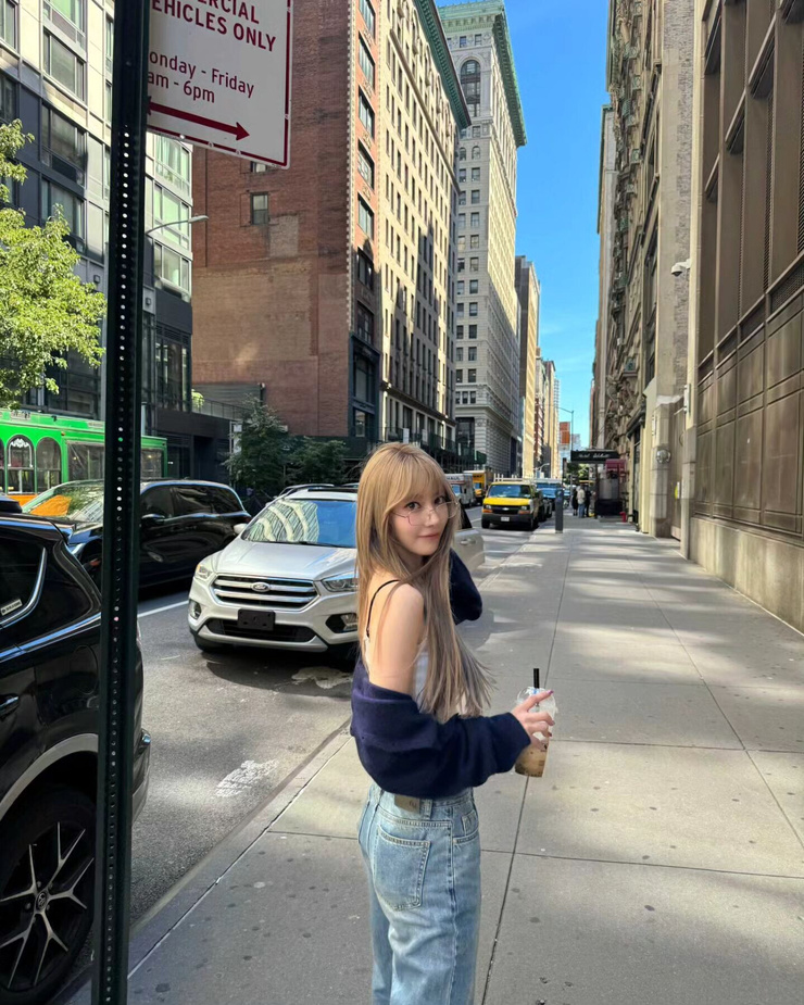Sakura Miyawaki Sakura Miyawaki