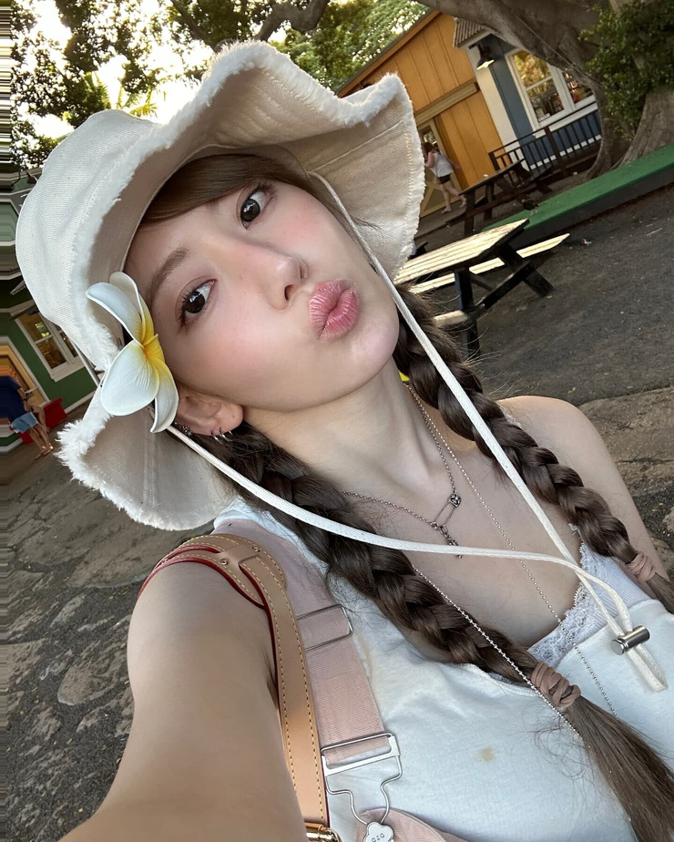 Sakura Miyawaki
