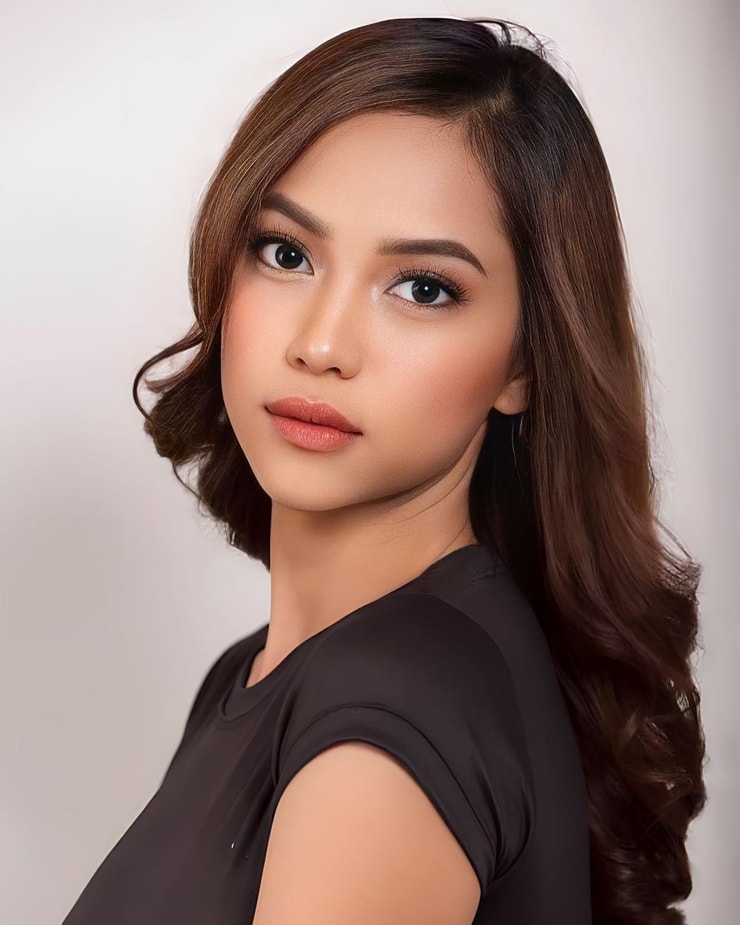 Alona Navarro