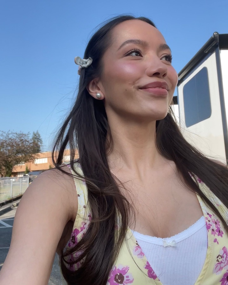 Jasmine Vega