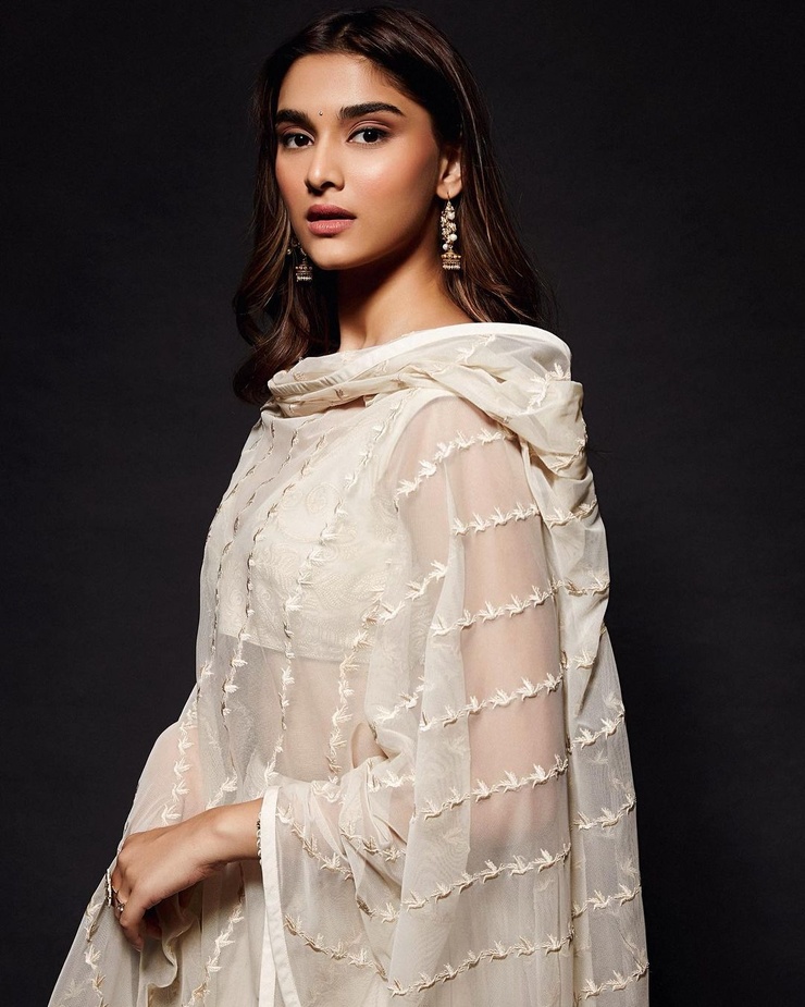 Saiee Manjrekar