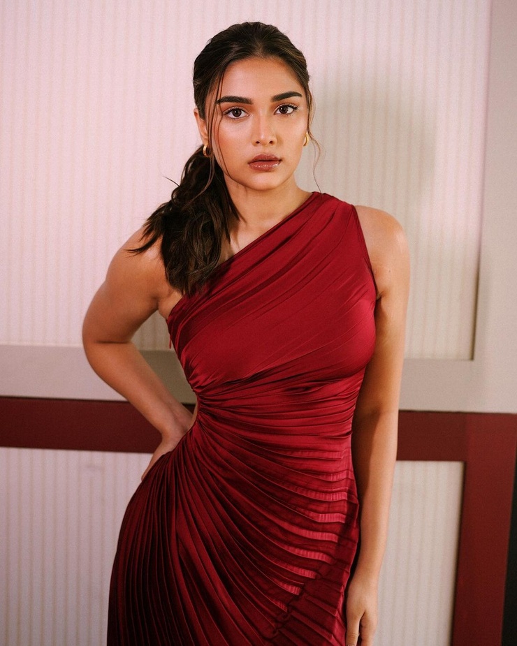 Saiee Manjrekar