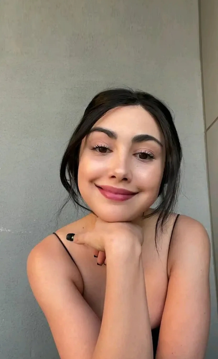 Alexa Mansour Alexa Mansour