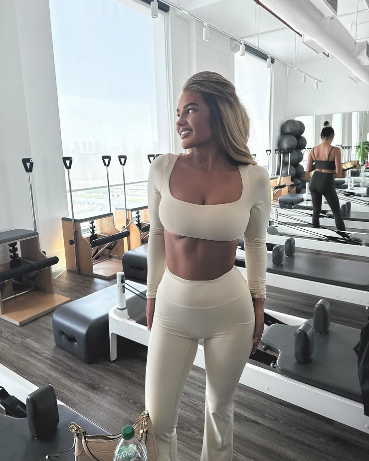 Mia Woodhall