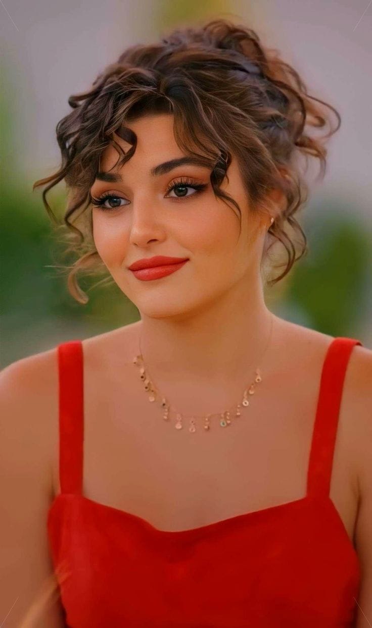 Picture of Hande Erçel