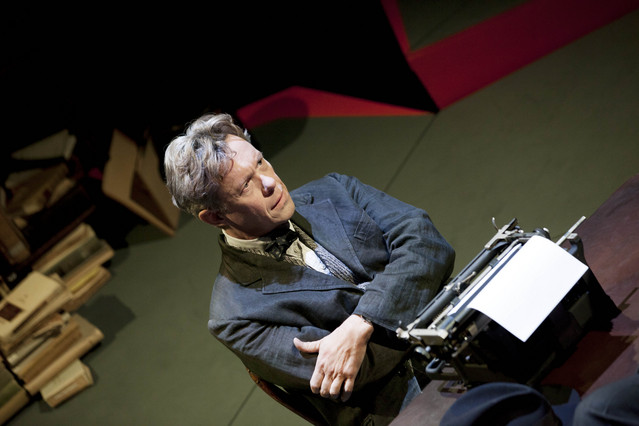Alex Jennings