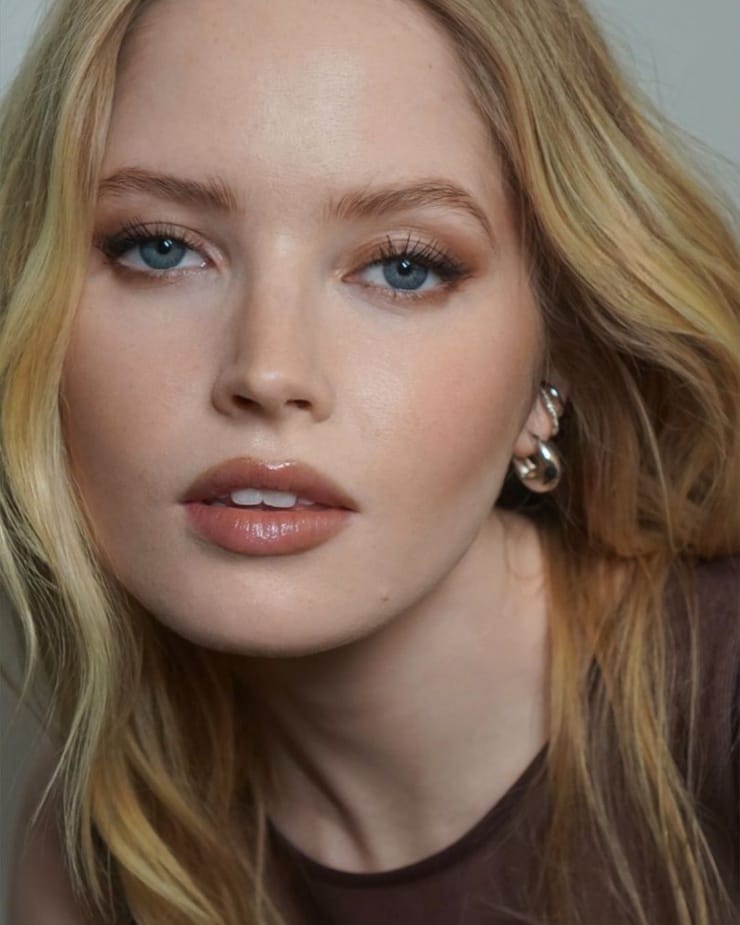 Ellie Bamber