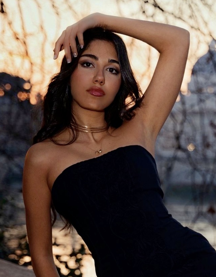 Ava Vahneshan