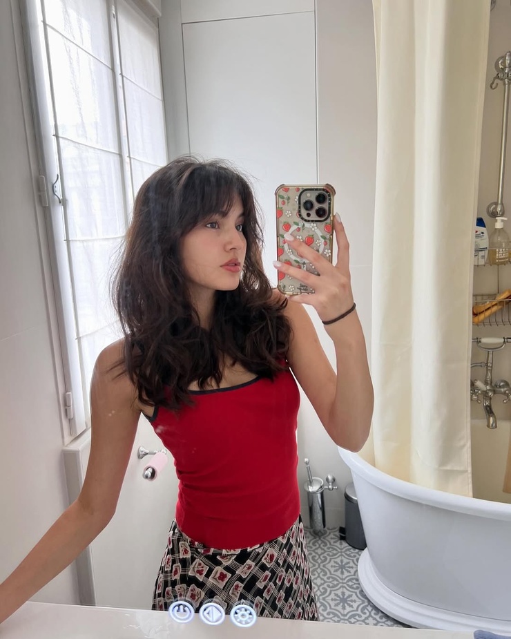 Isabel Deroy-Olson