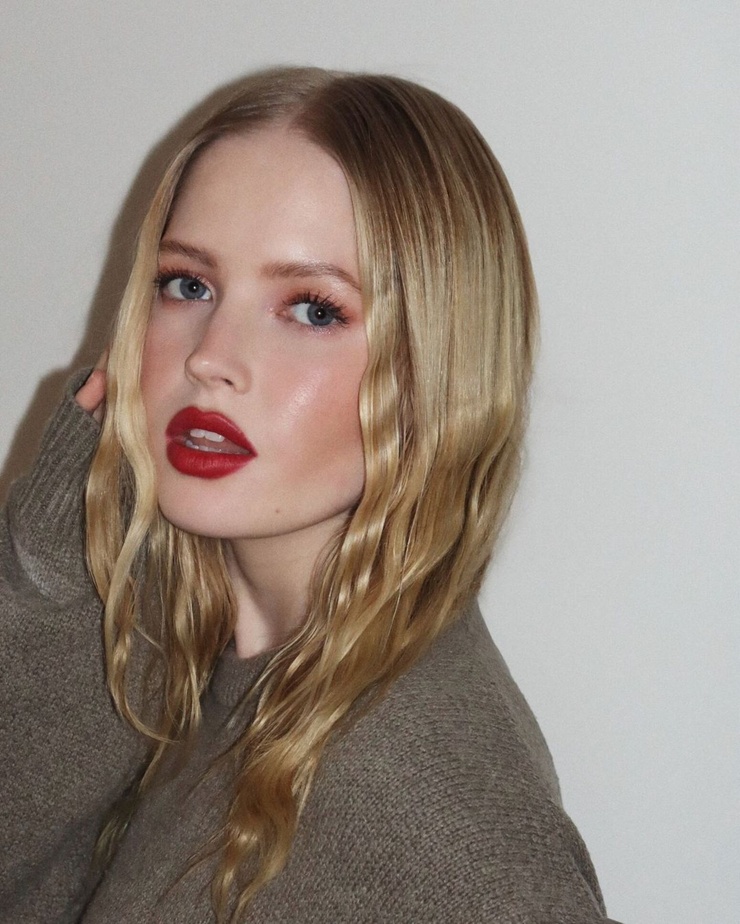 Ellie Bamber