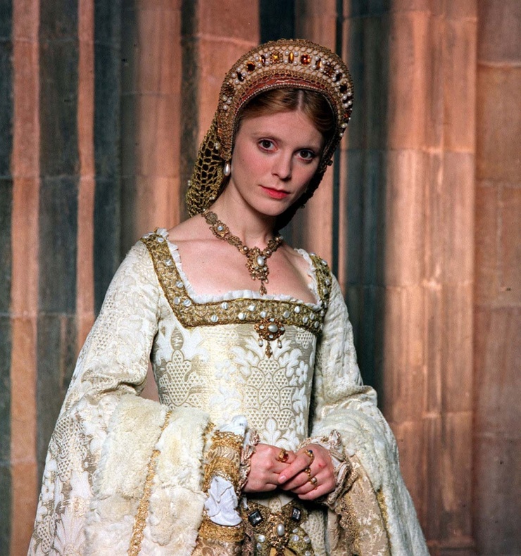 Emilia Fox