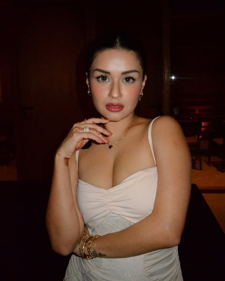 Avneet Kaur Avneet Kaur