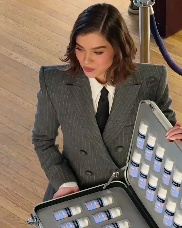Hailee Steinfeld Hailee Steinfeld