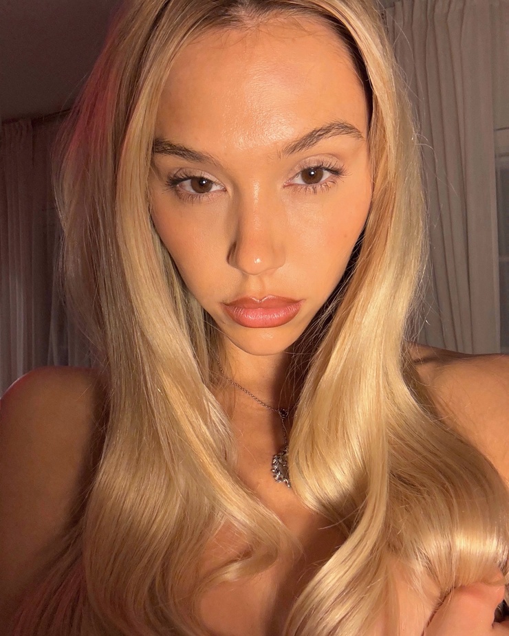 Alexis Ren Alexis Ren