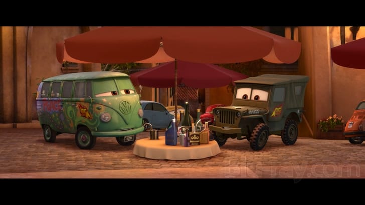 Cars 2 (Two-Disc Blu-ray / DVD Combo in DVD Packaging)
