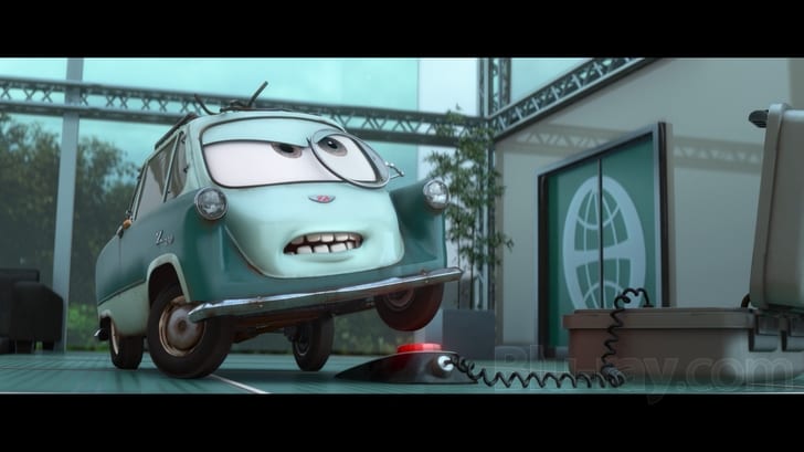Cars 2 (Two-Disc Blu-ray / DVD Combo in DVD Packaging)