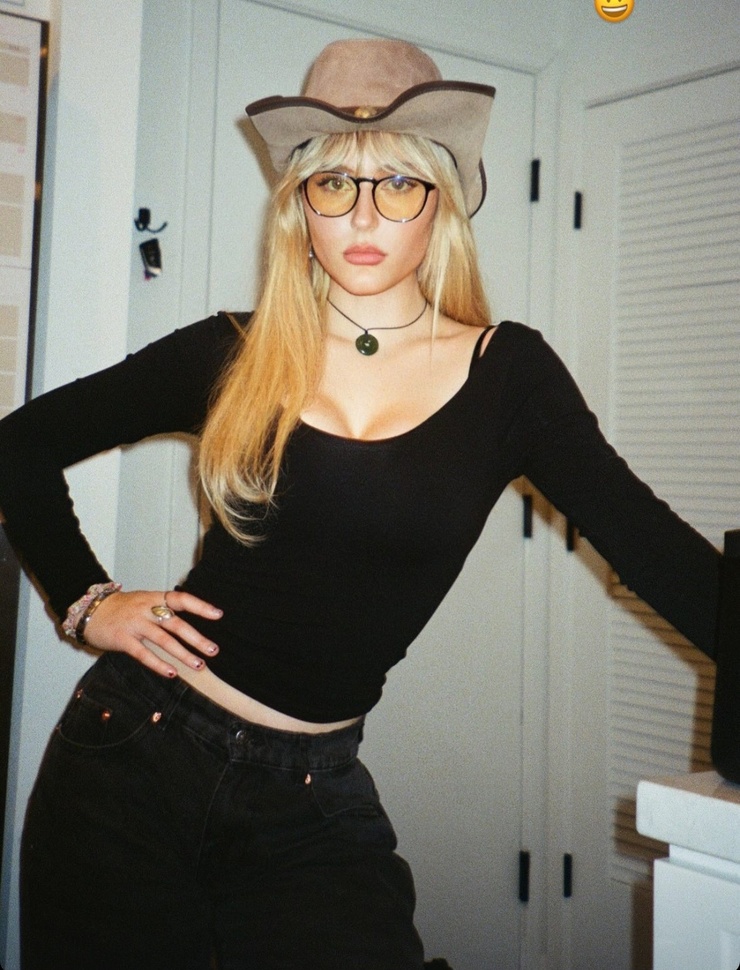 Alyvia Alyn Lind