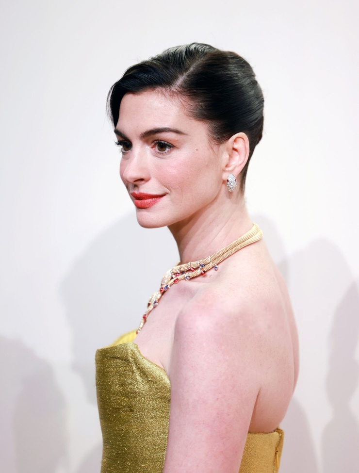 Anne Hathaway image