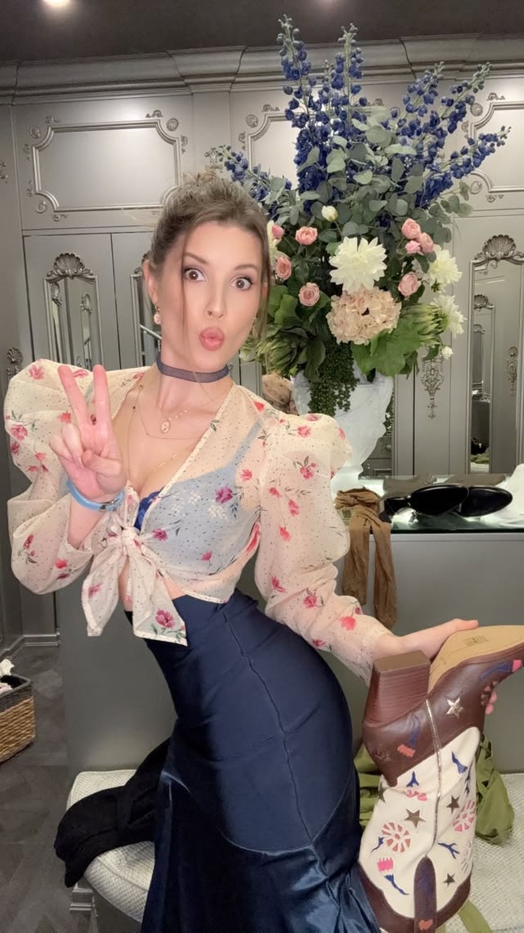 Amanda Cerny Amanda Cerny