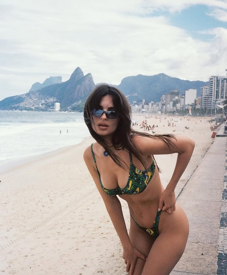Emily Ratajkowski