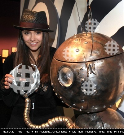 Nina Dobrev