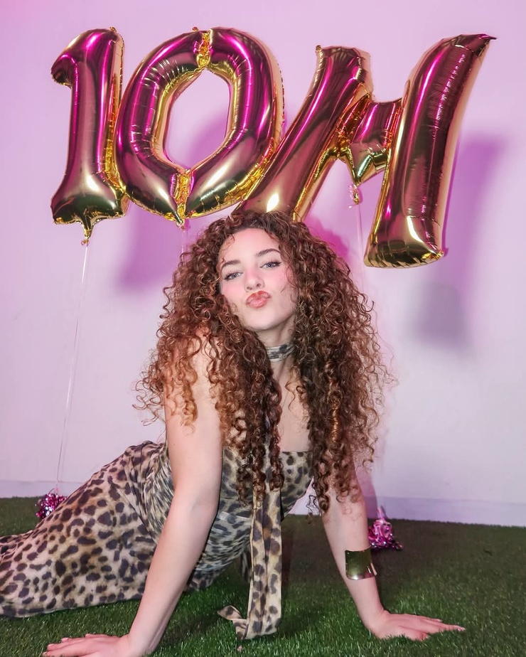 Sofie Dossi